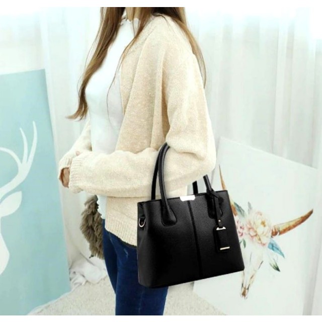 Ženska elegantna torbica v črni barvi T76