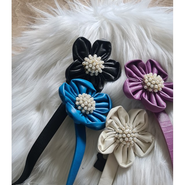 Modni pas ženski z rožico in perlicami, 4 barve 