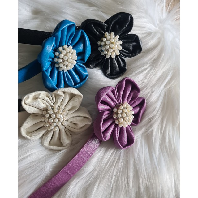 Modni pas ženski z rožico in perlicami, 4 barve 