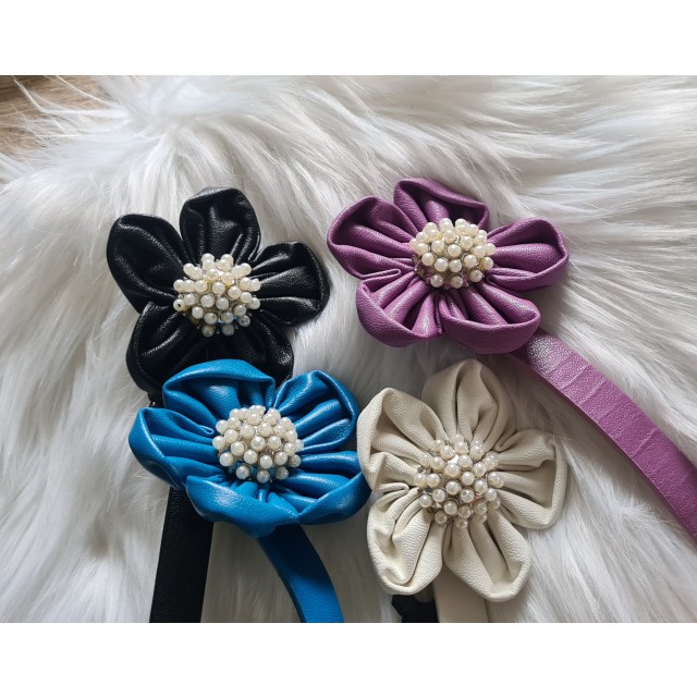 Modni pas ženski z rožico in perlicami, 4 barve 