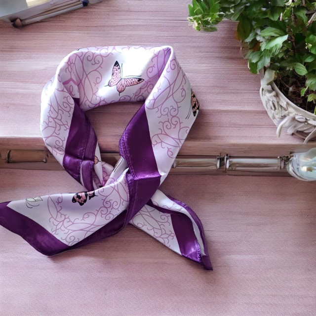 Elegantna kvadratna ruta z metulji