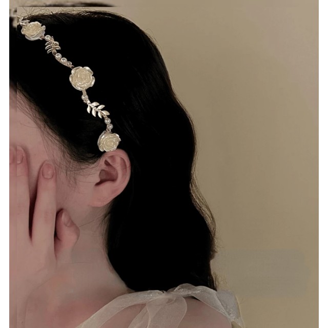 Prelep vintage obroč z vrtnicami in listki