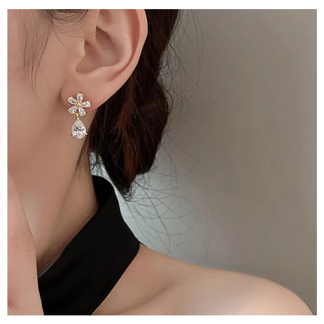 Elegantni uhani z rožico in kamenčkom 