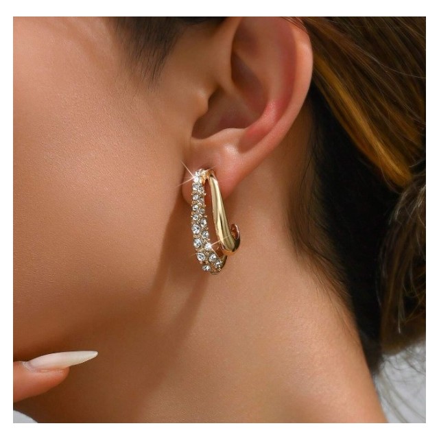 Elegantni uhani s kristali – glamurozen sijaj