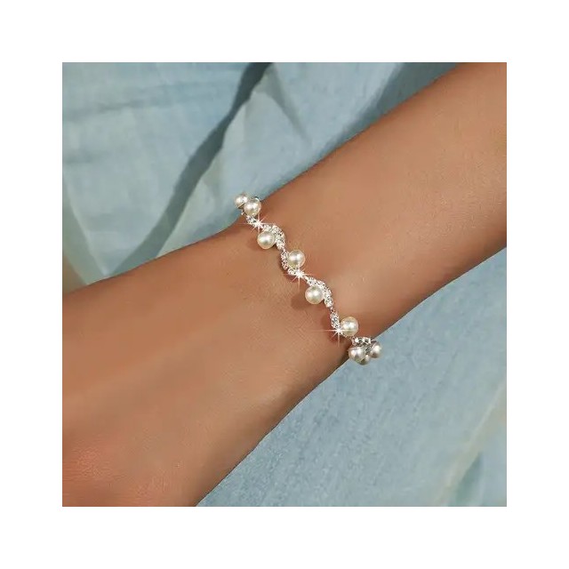 Elegantna zapestnica s perlicami in kristali – sijoč glamur