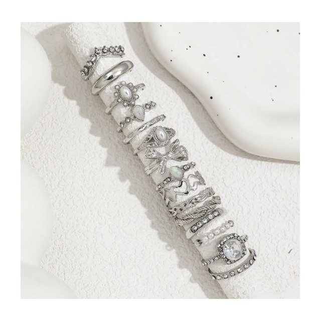 15 delni set prstanov v srebrni barvi 