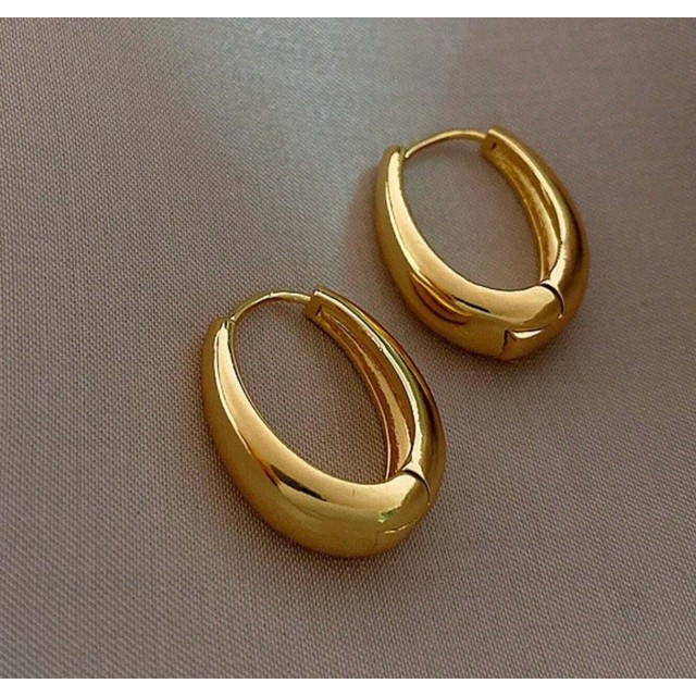 Elegantni zlati uhani v obliki debelejših obročkov