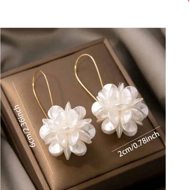 Elegantni viseči uhani s cvetličnim motivom