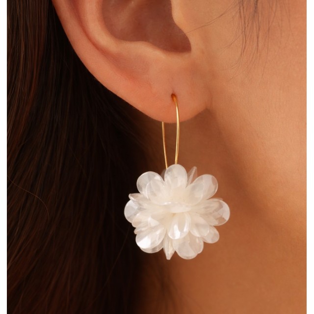 Elegantni viseči uhani s cvetličnim motivom