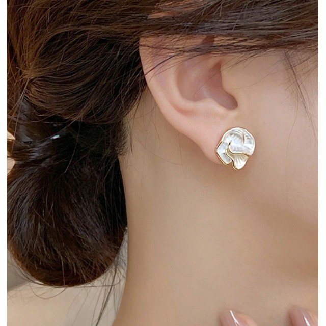 Elegantni uhani v obliki rožic z zlatim robom