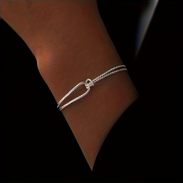 Srebrna zapestnica z vozlom 