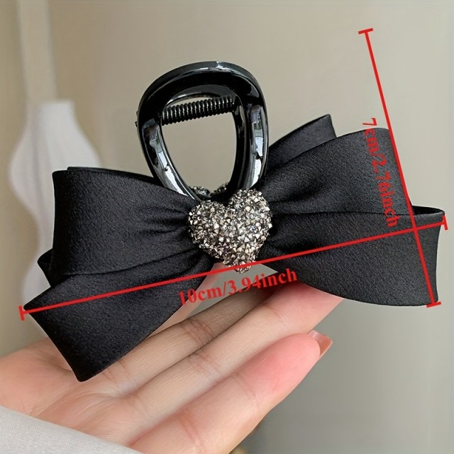 Prikupna sponka za lase s pentljico in srcem