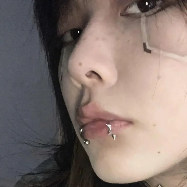 Fake piercing za ustnico ali nos punk srebrni 