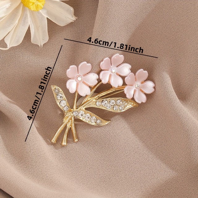 Elegantna boho chic broška s cvetovi