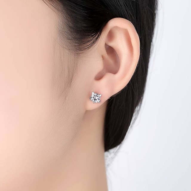 Uhančki mucka srebrne barve