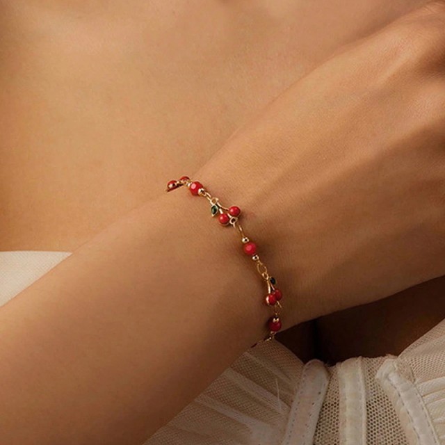 Trendna zapestnica s češnjicami