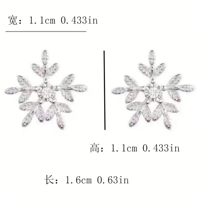 Majhni prisrčni uhani v obliki snežinke