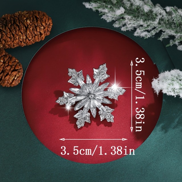 Elegantna broška s snežinko srebrne barve