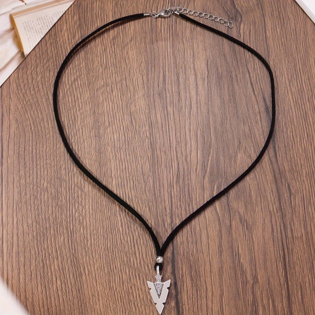 1 kos punk verižica s trikotno puščico