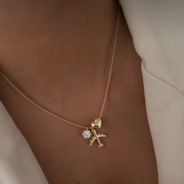 Elegantna ogrlica z letalom in srcem