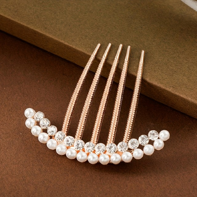 Eleganten glavnik s perlicami za dopolnitev fige