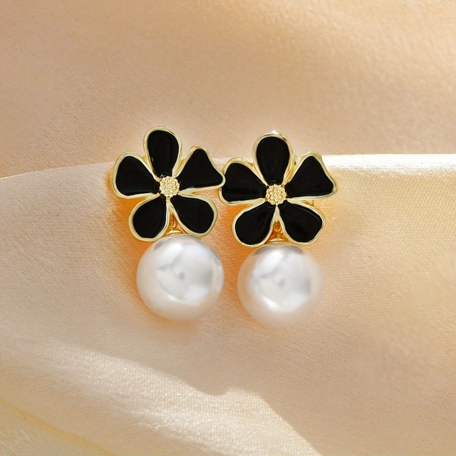 Elegantni uhani s cvetom in biserom 2 barvi 