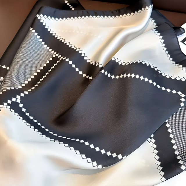 Elegantna ženska ruta s črtastim potiskom