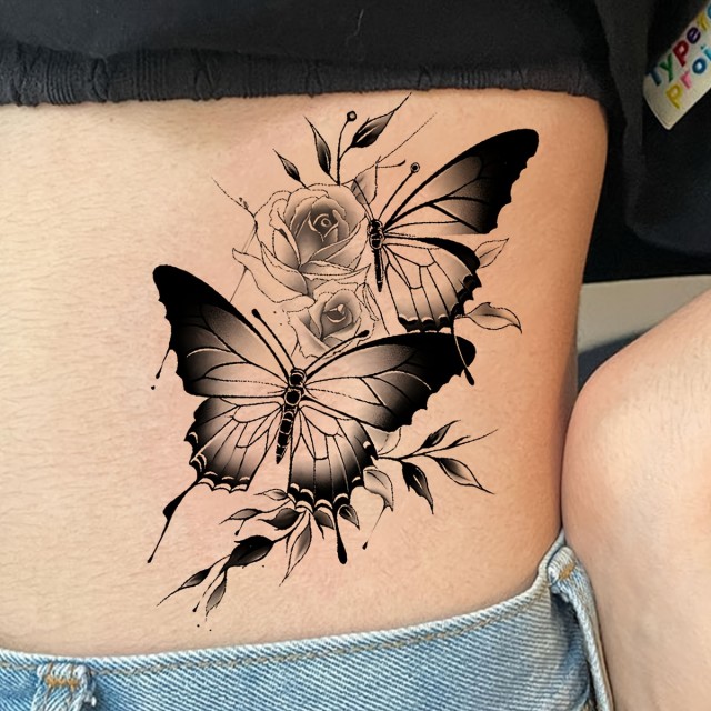 Vodoodporna tatu nalepka z motivom dvojnega metulja in vrtnic