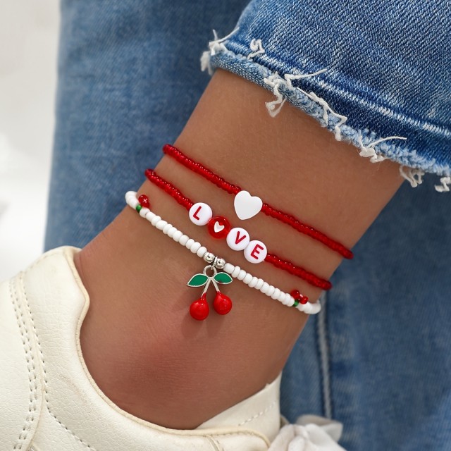 Komplet 3 zapestnic za nogo s češnjami in LOVE napisom