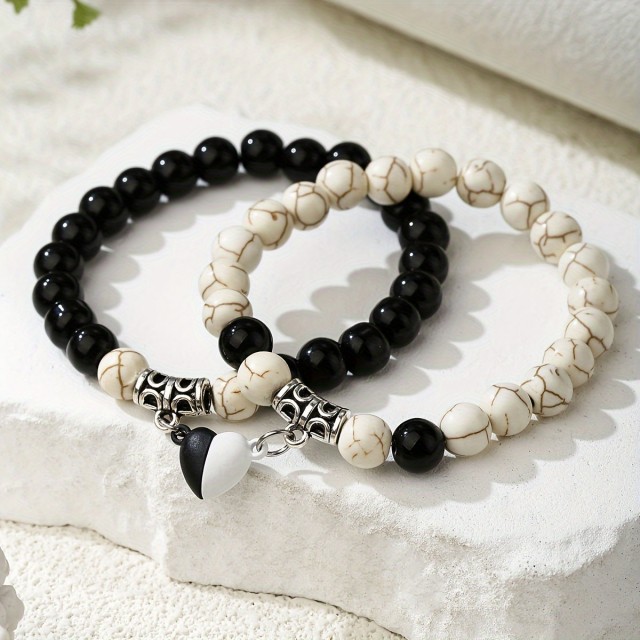 Komplet 2 zapestnic z magnetkom v obliki srca