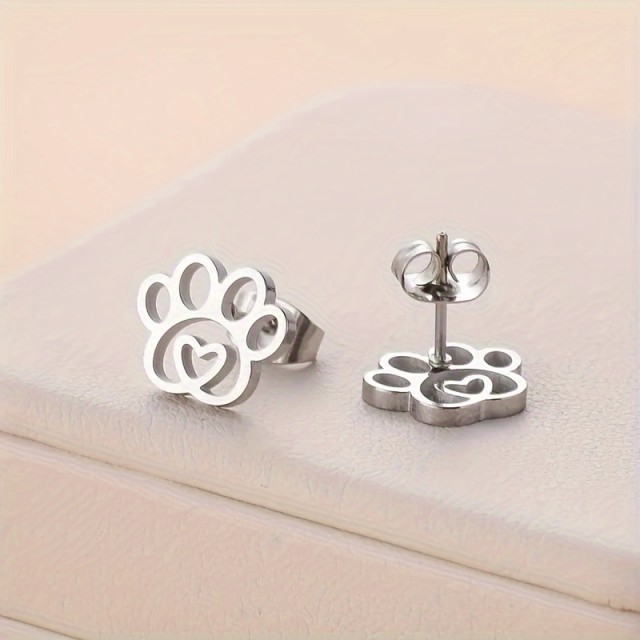 Prikupni vtični uhani s tačko in srcem