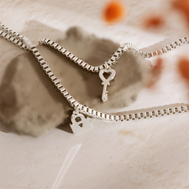 Komplet 2 zapestnic za pare s ključavnico in ključkom