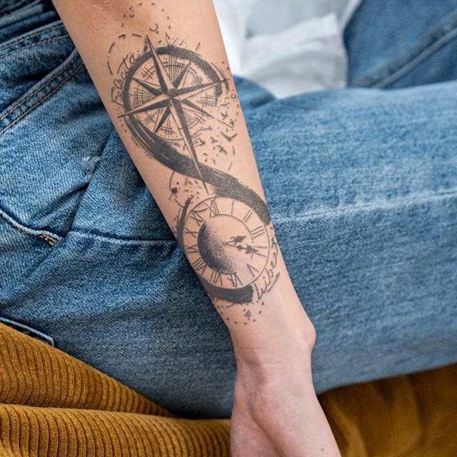 Vodoodporna začasna tatu nalepka z uro in kompasom