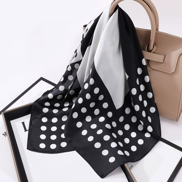 Elegantna ženska kvadratna ruta s pikicami