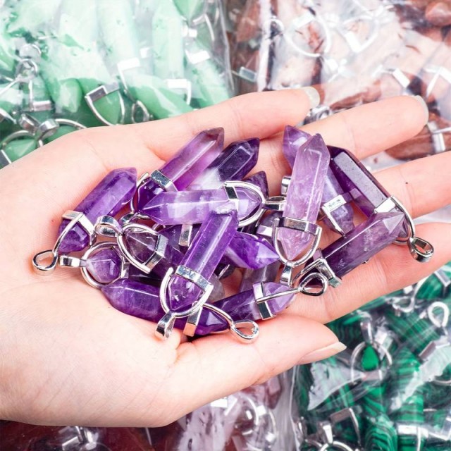 Verižica z obeskom pravega kamna, AMETIST