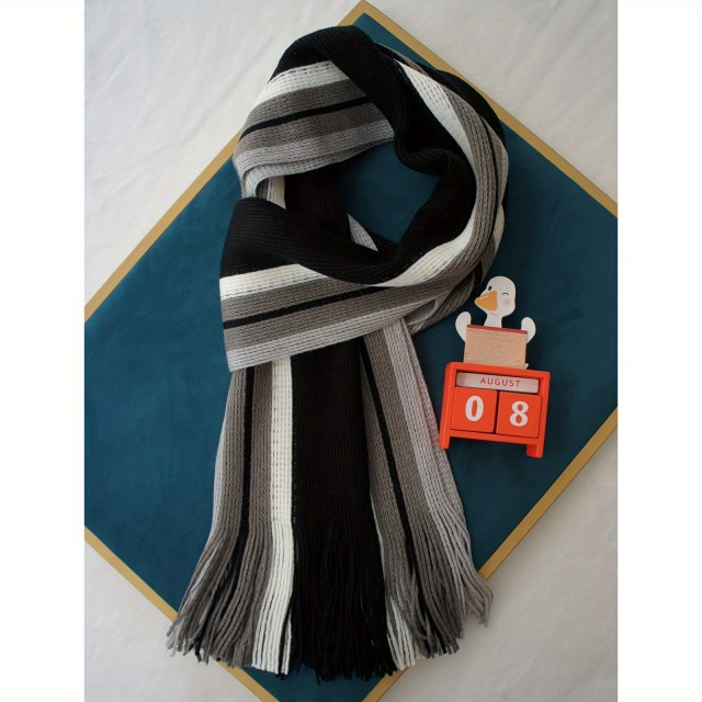 Moški eleganten pleteni šal s črtami črno-sive barve