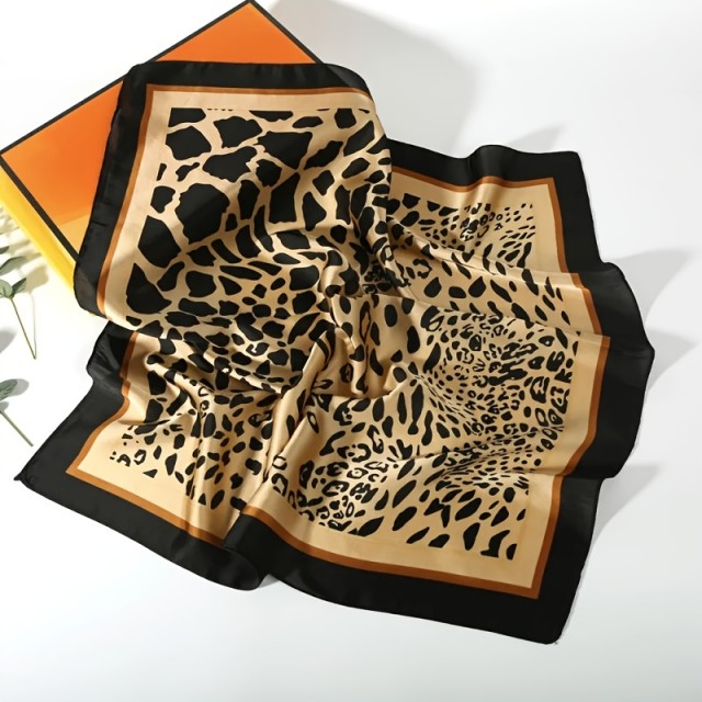Elegantna ženska kvadratna ruta s tigrastim potiskom