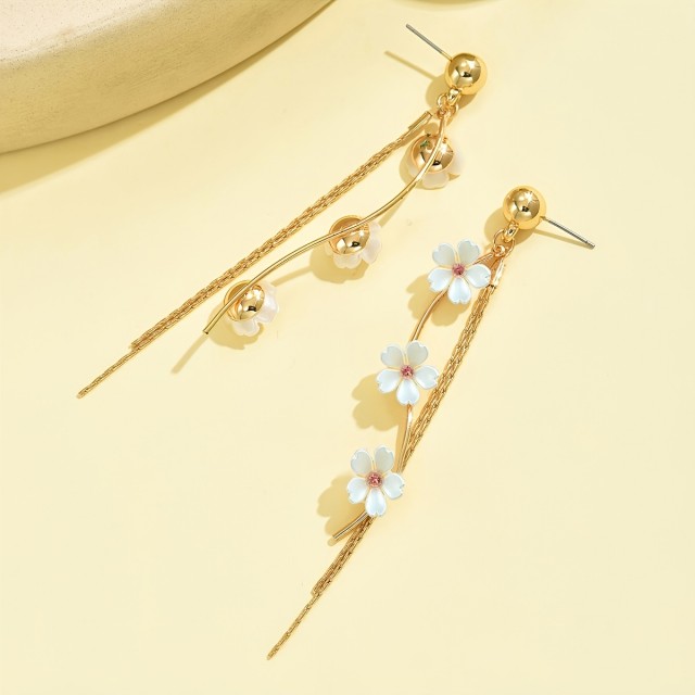 Daljši elegnatni uhani z rožicami