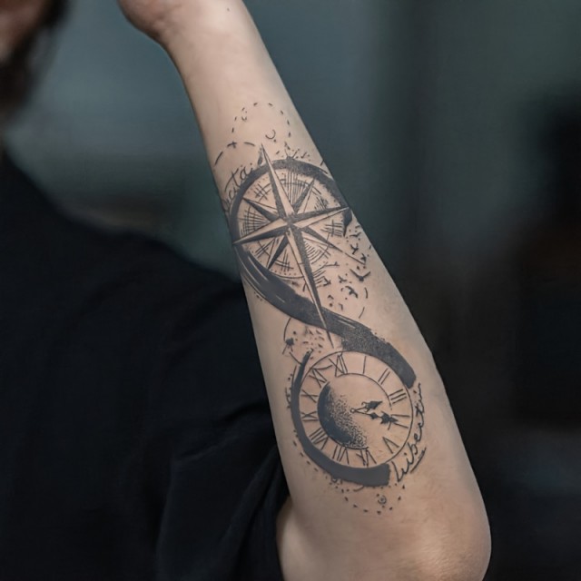 Vodoodporna začasna tatu nalepka z uro in kompasom