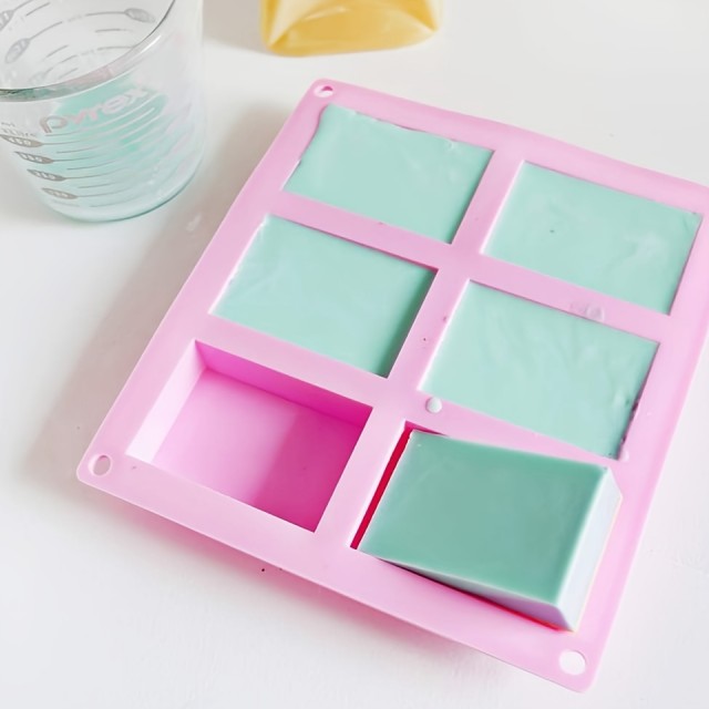 Pravokotni silikonski model za mila v roza barvi 