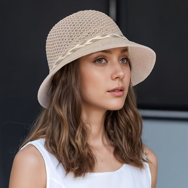 Eleganten slamnik za ženske okrašen s cvetom