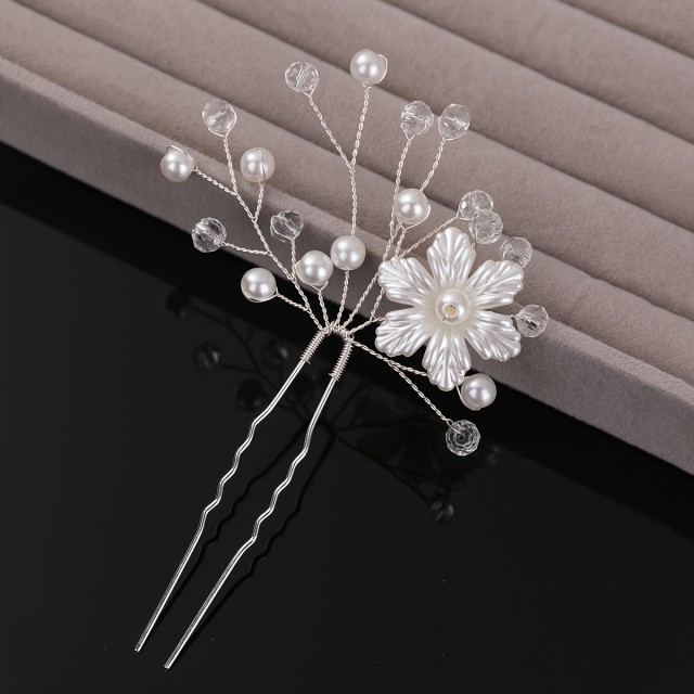 Elegantna poročna lasnica s perlicami in rožo