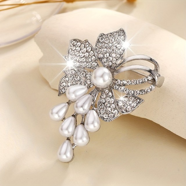 Razkošna cvetlična broška z okrasnimi kamni 