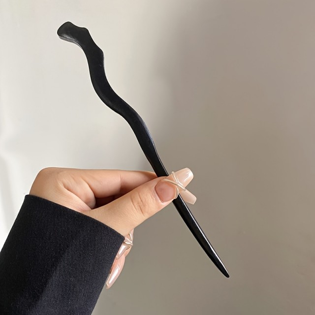 Elegantna črna lasnica v kitajskem slogu