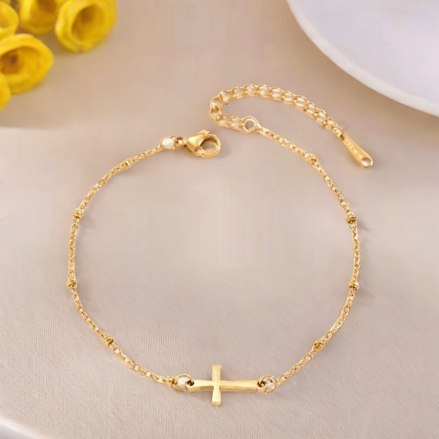 Zlata zapestnica za gleženj z obeskom križa