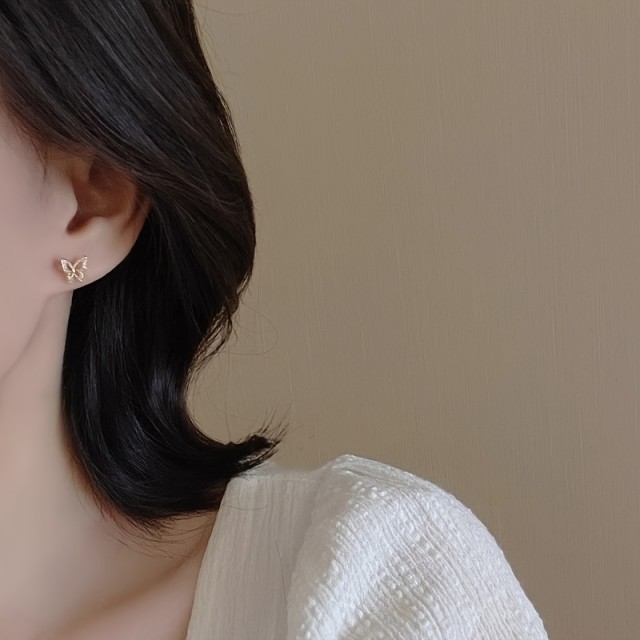 3 pari majhnih elegantnih uhanov v obliki metuljev