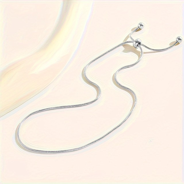 Prefinjena zapestnica za nogo z vozlom