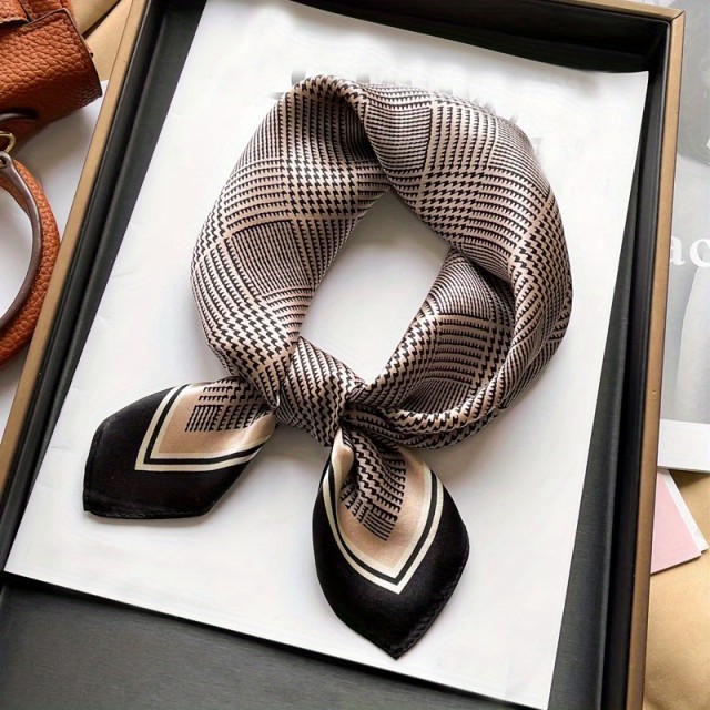 Elegantna ženska kvadratna ruta s karirastim potiskom