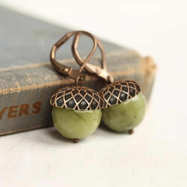 Uhani z imitacijo želodov