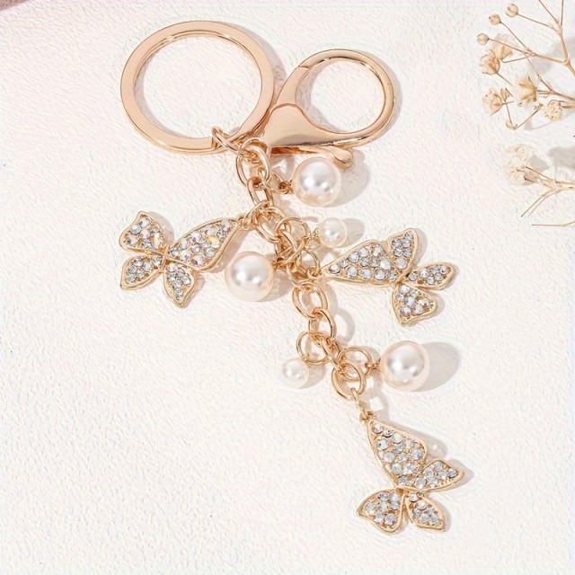 Obesek za ključe z metuljčki in perlicami